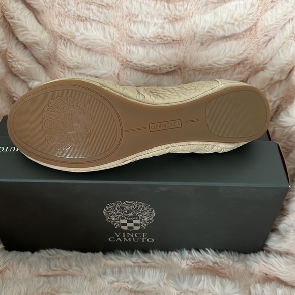 Vince Camuto flats 9M - Picture 2 of 4